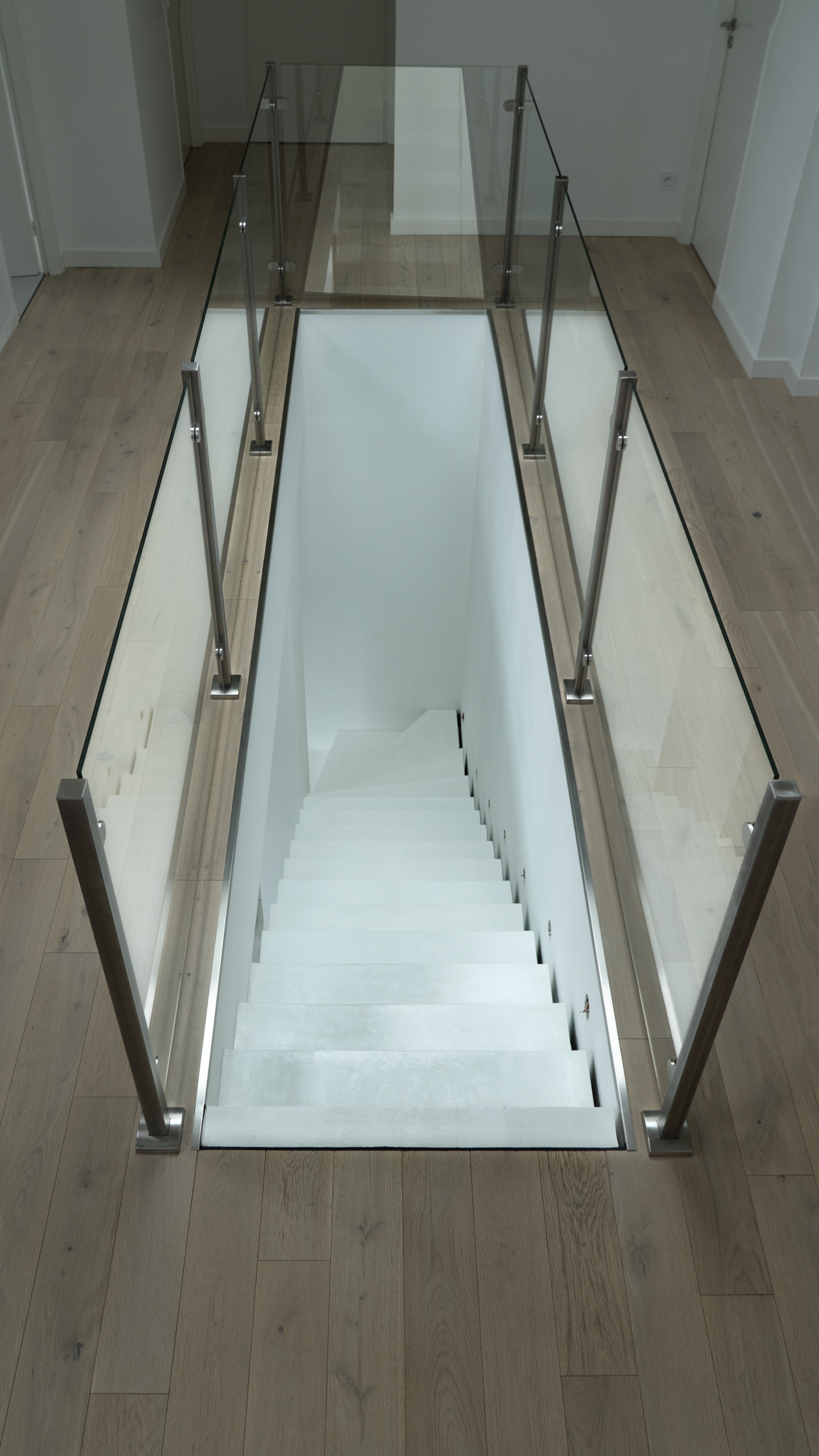 magnifique marches sur mesure en béton ciré vernis mat pour un particulier