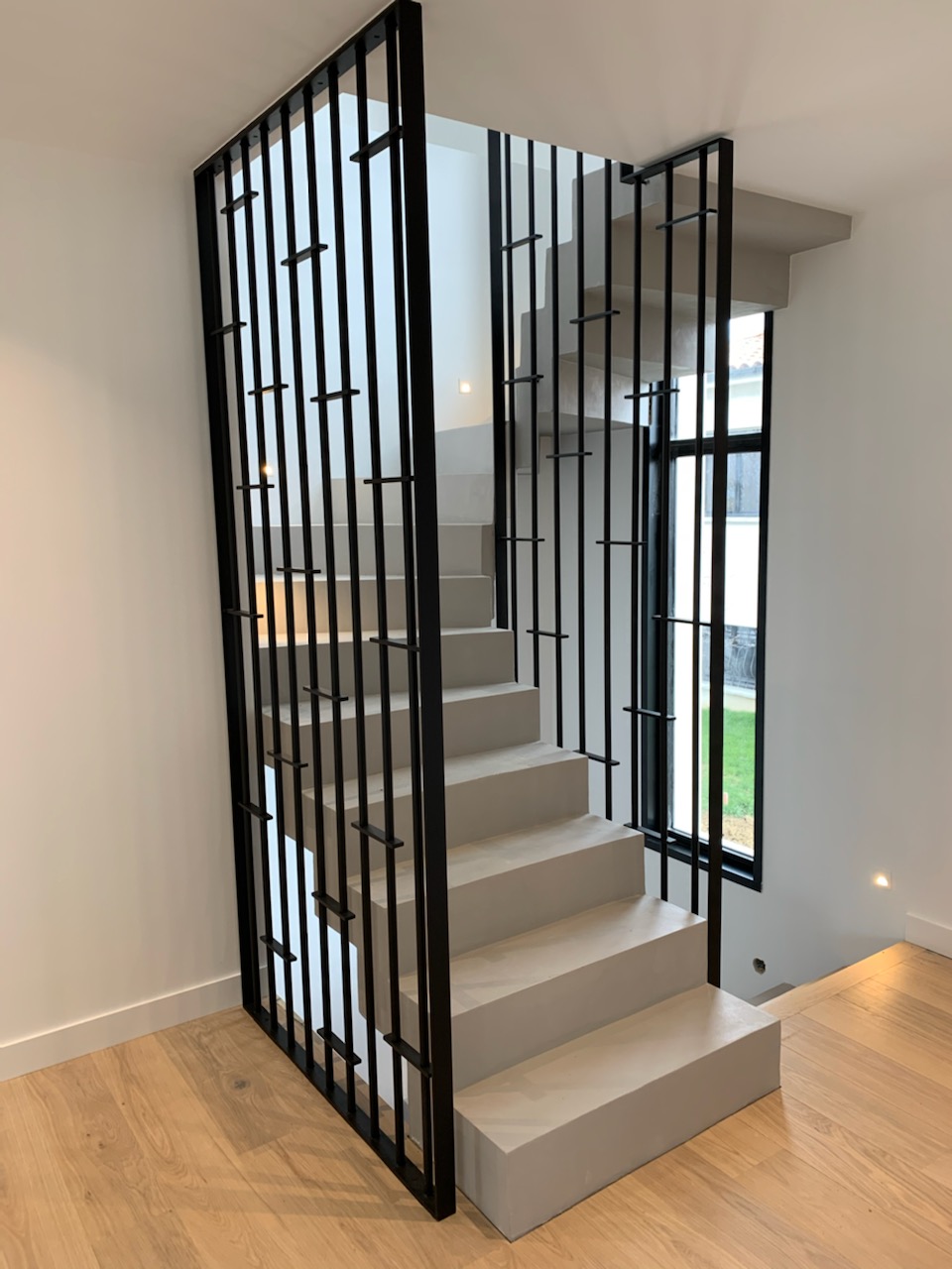 Béton ciré sur un escalier design comme élément décoratif de la maison