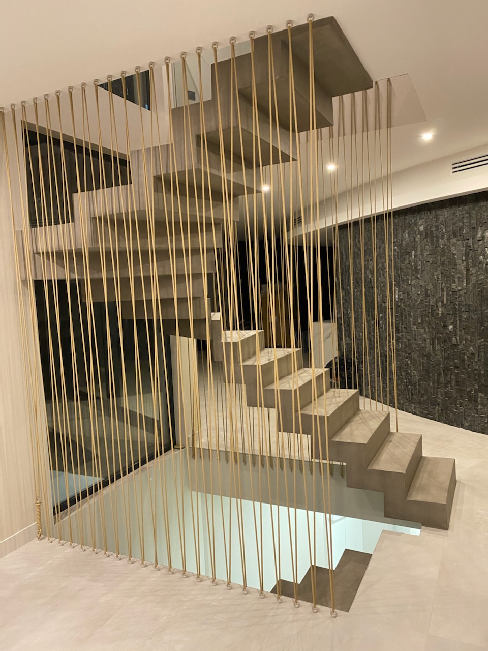Création d'un garde corps décoratif sur mesure pour cette cage d'escalier hors du commun