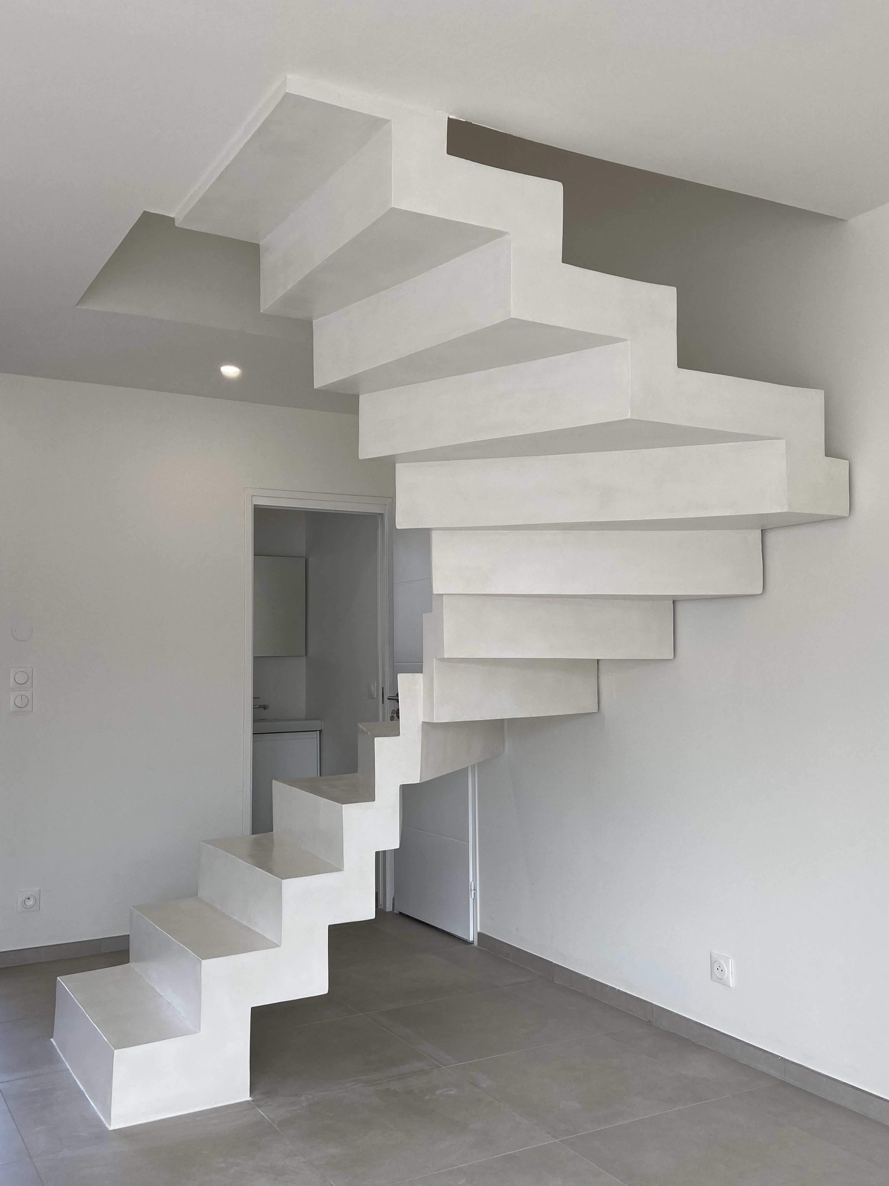 Escalier à crémaillère, réalisé en 3 jours pour un particulier, dans l'est du département de l'Hérault.