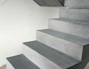 escalier  à paillasse     en béton ciré à Morlaas près de Pau pour un particulier par Sacha Delerin